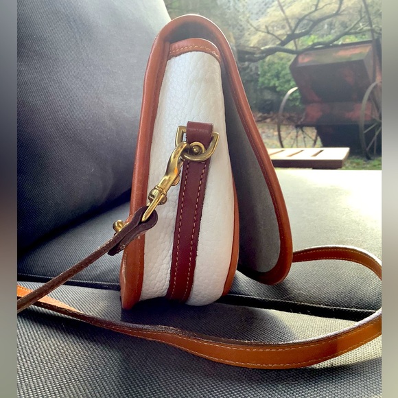 NWOT Dooney and Burke crossbody leather bag new without tags never used. - Picture 2 of 5